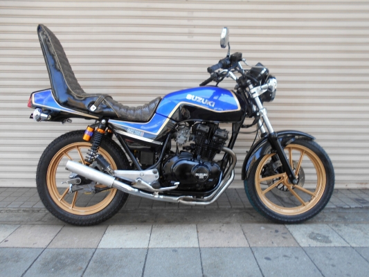 GSX250Eゴキ三段シート - シート