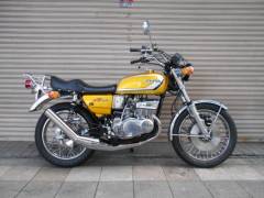 SUZUKIのGT380フルレストア車