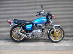 HONDAのCB400Tホーク2セミレストア車