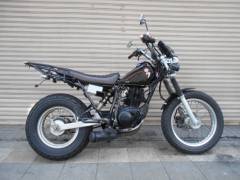 YAMAHAのバイクTW200カスタム車